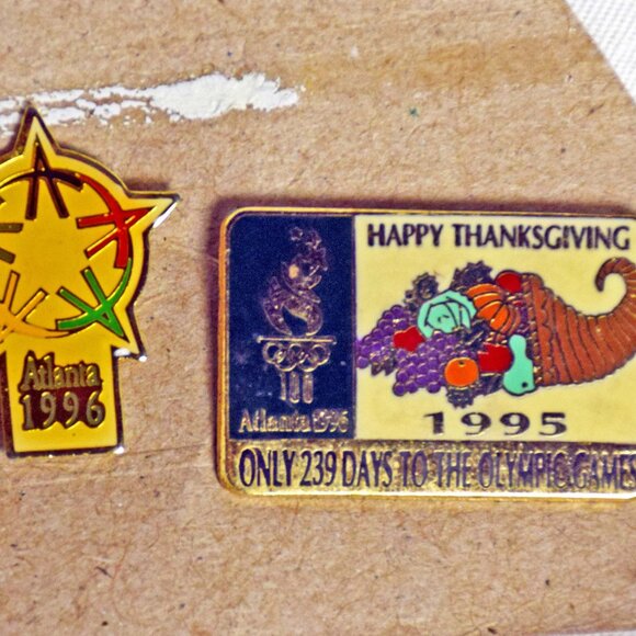 1996 Atlanta Olympic Games Pin Circle of A's Bid Logo  Countdown to Thanksgiving - Picture 2 of 10